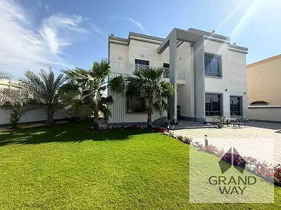 5BR Luxury Furnished Villa with Big Service Block