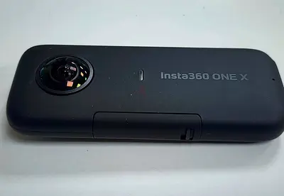 Insta360 ONE X بحالة ممتازة  • تصوير 5.7K 360 درجة • تثبيت احترافي (FlowState) • شغالة 100% بدون مشا