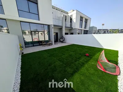 SINGLE ROW | UPGRADED | VACANT ON TRANSFER