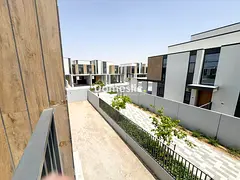 BRIGHT UNIT l IDEAL LOCATION l VACANT | 4 BED + M