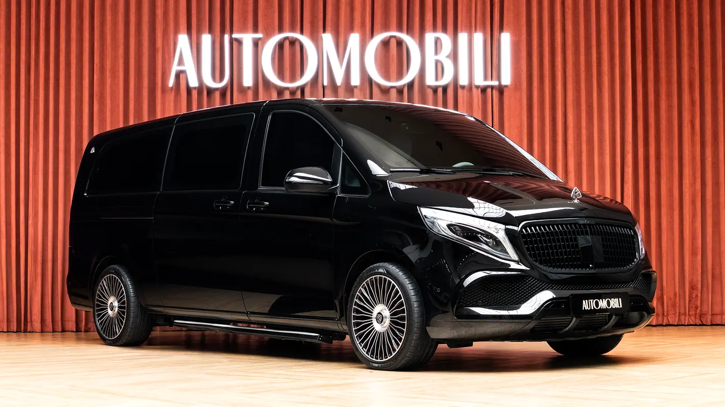Mercedes-Benz V-Class 2023 — photo 1 of 17