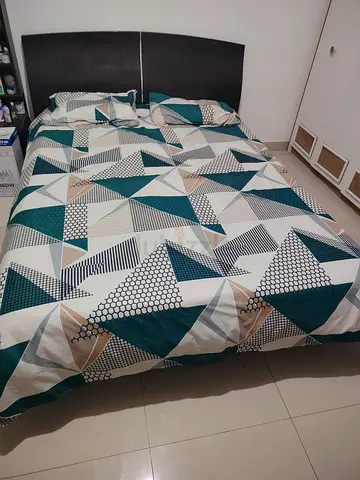 Stylish Geometric Bedspread Set with mattress