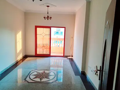 شقة غرفتين وصالة للإيجار في النعيمية 2 | تشطيب سوبر ديلوكس | إطلالة مباشرة على شارع الملك فيصل
