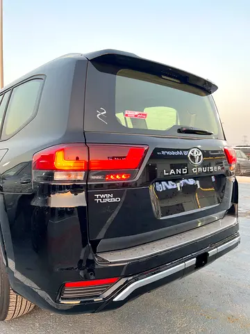 2026 Toyota LAND CRUISER — миниатюра 2