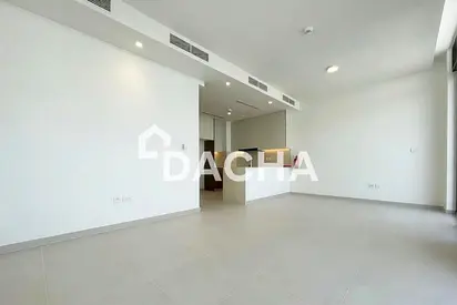 Available mid-April | Landscaped | Single Row