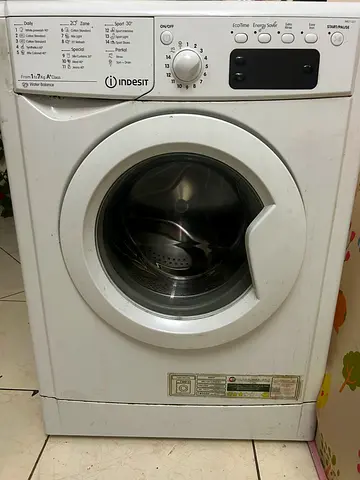 Indesit front-load washing machine — working, working  good condition 250  whatapp