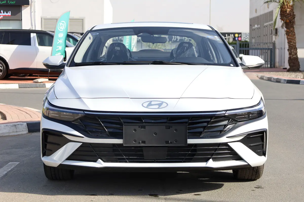 Hyundai Elantra 2025 — photo 1 of 14