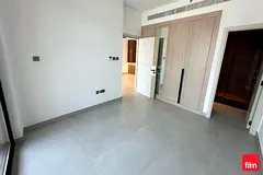 HighFloor APT With Stunning Pool View