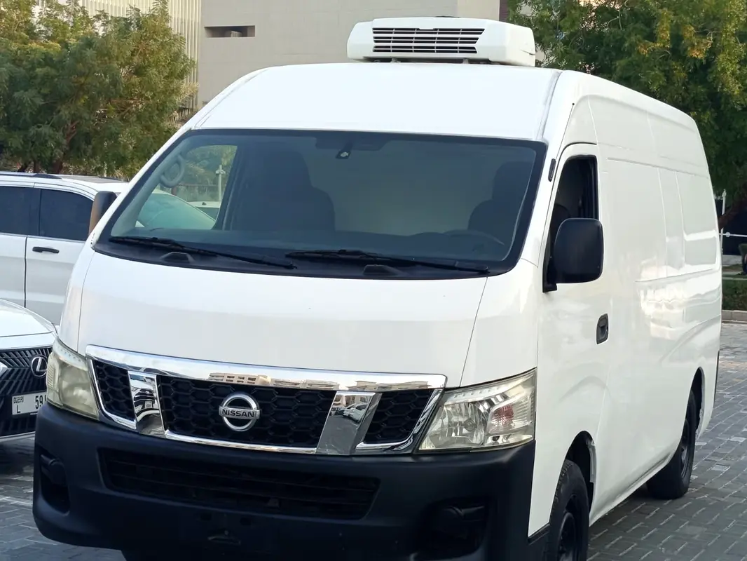 Nissan Urvan 2015 — photo 1 of 11