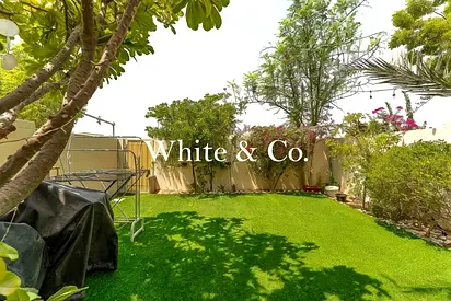 Fully Upgraded| Unfurnished| Open Kitchen