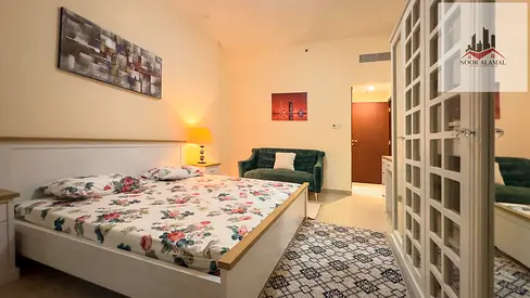 الشارقه الخان تاني ساكن 😍 فرش فندقي غرفه وصاله ومطبخ وحمامين فيو علي البحيره مباشره🔥🔥