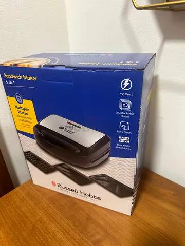 NEW in the box - Sandwich maker Russell Hobbs