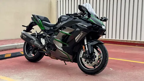 GCC // Single Owner // 2024 Kawasaki Ninja H2 SX SE