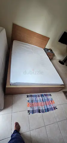 Queen bed with mattres