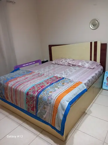 King Size Bed Set  Dressing  New Matress 25cm