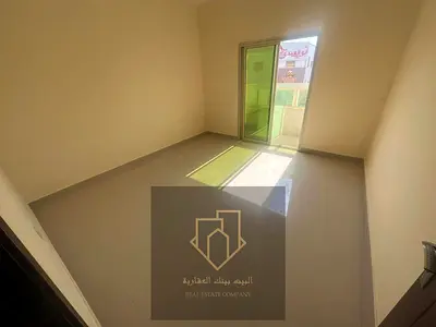 فرصة مميزة للسكن في شقة غرفتين وصالة داخل منطقة الروضة 2، إحدى أكثر المناطق طلبًا في عجمان، والتي تتميز بموقعها الحيوي القريب من مخرج دبي والشارقة، با