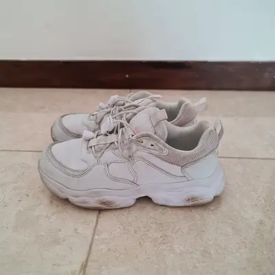 Zara Pre-owned White Sneakers (Size 35)