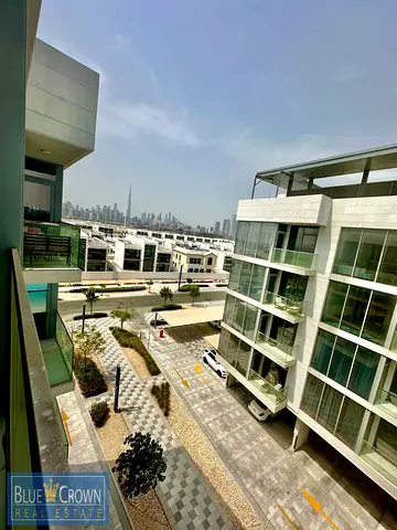 TOP FLOOR // MIDDLE UNIT // READY TO MOVE