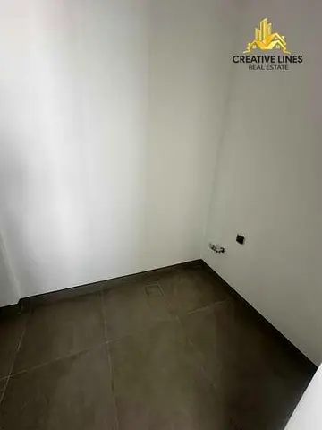 BRAND NEW//PRIME LOCATION//OPEN KITCHEN//VERY SPACIOUS