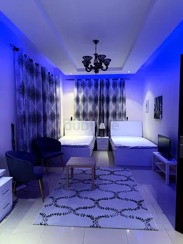 Huge master room for 1 lady 1600