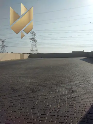 مساحة 40 الف قدم انترلوك  موقع مميز في منطقة مطلوبة وبسعر مناسب