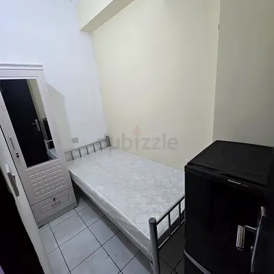 بابوهيل بارتشن(بتلاجه)مفرد لشخص1400درهم شباب، شقه جديده بانضف بنايات ابوهيل،برتشانات،قرب متروالقياده