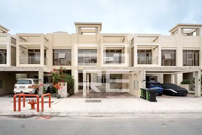 Open-spaced Living | Modern Kitchen | Private Garden