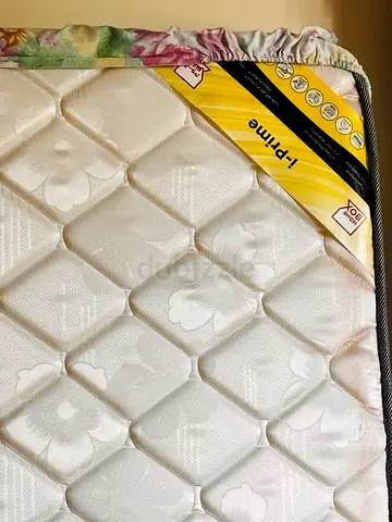 HOMEBOX :Comfortable Queen Size Mattress
