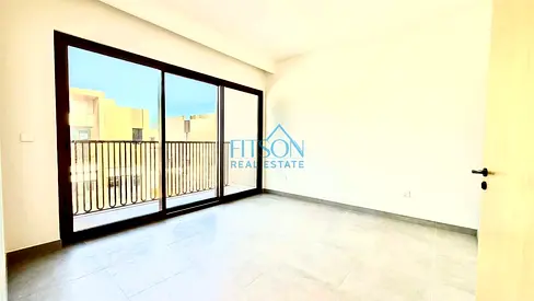 BRAND NEW | VACANT | VASTU UNIT