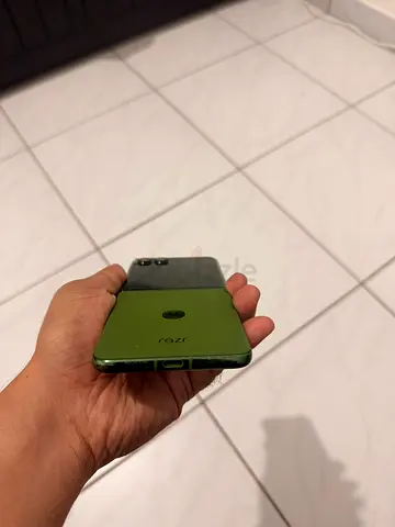 Motrola Razor 50 Ultra Good condition lady used under warranty only 6 months used