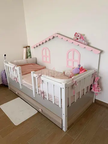 White  Pink House-Style Baby/Toddler Crib with Storage Drawers