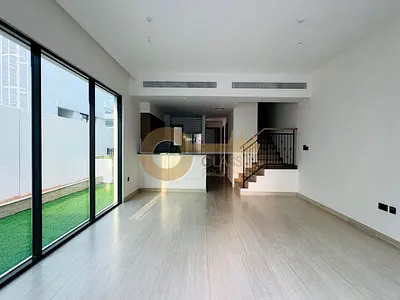 5BR CORNER | PREMIUM LOCATION | CLOSE TO PARK