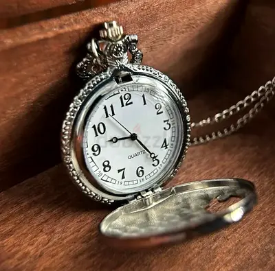 ● ساعة جيب معتقة شغالة على البطارية (صناعة حديثه)● السعر : 50 درهم