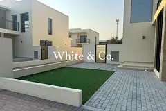 Vacant now | Corner Unit | Good Location