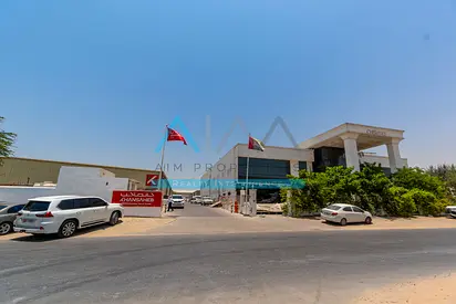 مستودع بمساحة 3000 قدم مربع قريب من مرفىْ جبل علي مع طريق مباشر إلى شارع الشيخ زايد