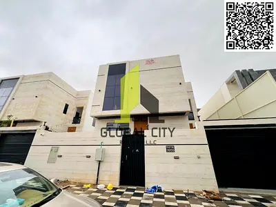 فيلا للإيجار في مشروع الهليو 2، عجمان، موقع متميز، قريبة من جميع المرافق التجارية، فيلا من 5 غرف نوم، فيلا من طابقين مع غرفة للخادمة، موقف سيارات واسع