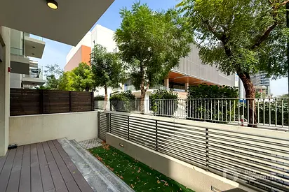 Spacious Townhouse | Bright | Best Price
