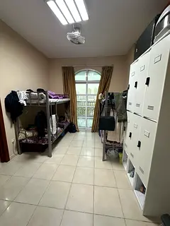 Bed space available for Pakistani brothers