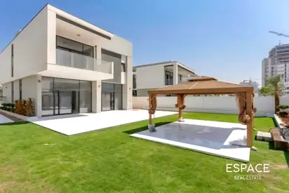 4 Bedrooms | Upgraded | Single Row