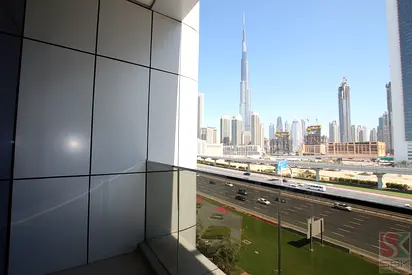 One Month Rent Free-Spacious 2 BR Flat
