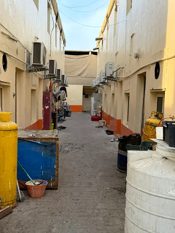 Labour's camp 70 room for rent each room 4k all inclusive per capacity 6,8