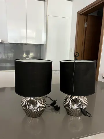 2 table lamps