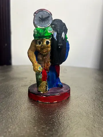 La Grande Combinasion statue