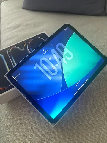 Apple iPad with Stunning Display