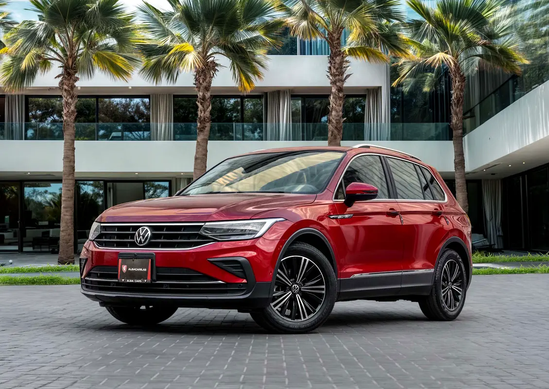 Volkswagen Tiguan 2023 — photo 1 of 14
