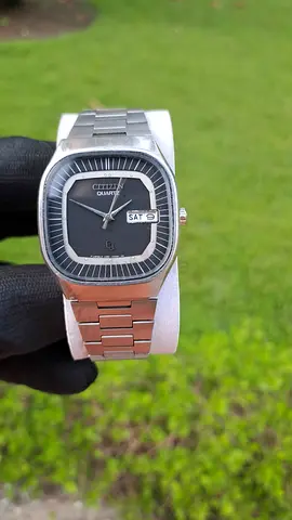 Citizen 1400-141326 K Quartz Day/Date Vintage Men’s Watch stainless steel bracelet square dial used