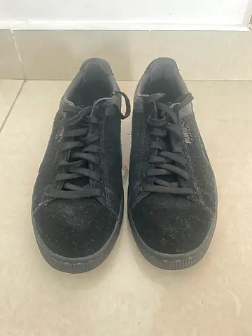 Black Puma Shoes (Like New)