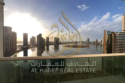 شقة 3 غرف وصالة للإيجار في التعاون الشارقة | إطلالة مباشرة على البحيرة | صف أول على الكورنيش | تكييف على المالك