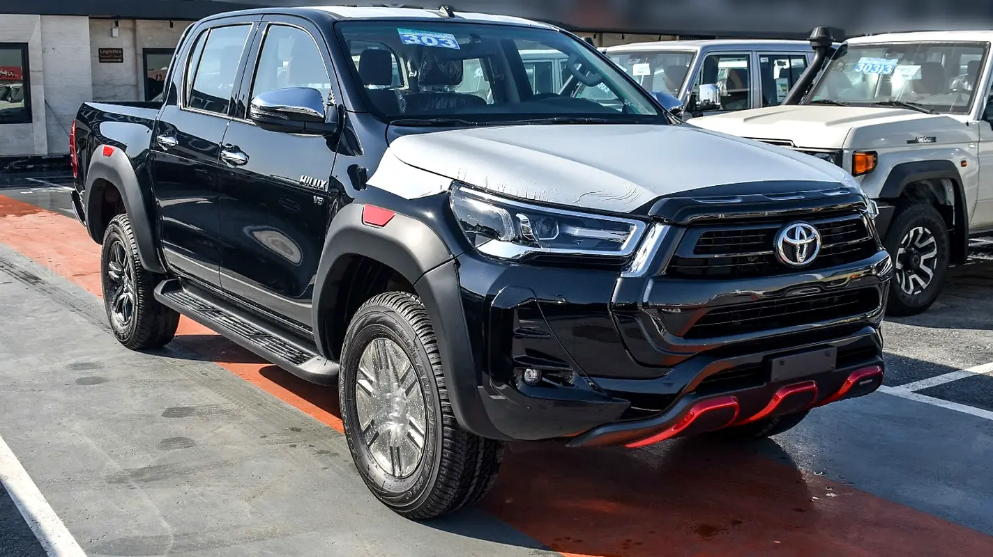 Toyota Hilux 2026 — photo 1 of 14