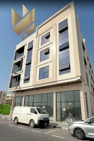 فرصة استثمارية مميزة - مبنى سكني اول ساكن - موقع حيوي و متميز - يحتوي على 20 شقة ( غرفة و صالة + استوديو )